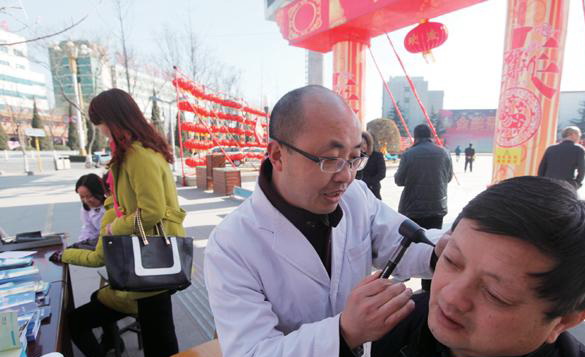 祸因是长时间戴耳机听音乐