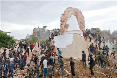 尼泊尔地震西藏多座寺庙古迹受损 国道山体滑坡
