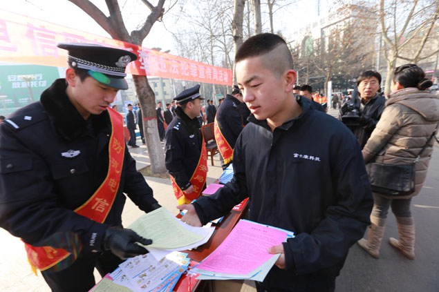 市公安局在物茂广场举办“防范电信网络新型违法犯罪宣传周”启动仪式
