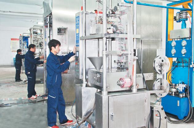 宏圣科威公司自主研发的全国首台锚固剂自动化生产线