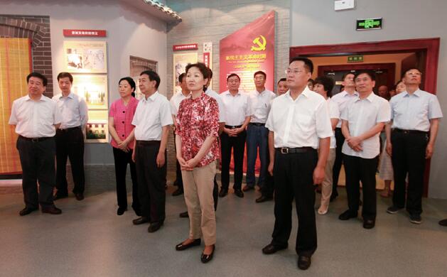 市领导到市党史馆集体参观学习,重温党的光辉历程,缅怀革命先烈,接受党史教育。本报记者 张理锋 摄