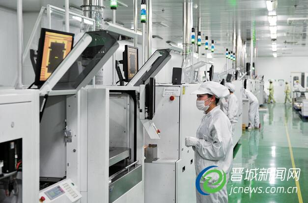 有了好环境,有了好政策,有了大平台,融高太阳能公司越做越强。本报记者 袁文忠 摄