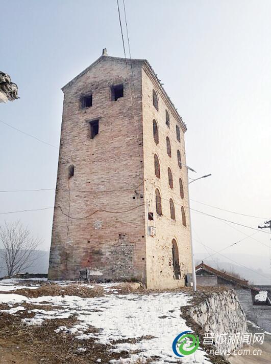 五层碉楼是成庄古村的标志性建筑。