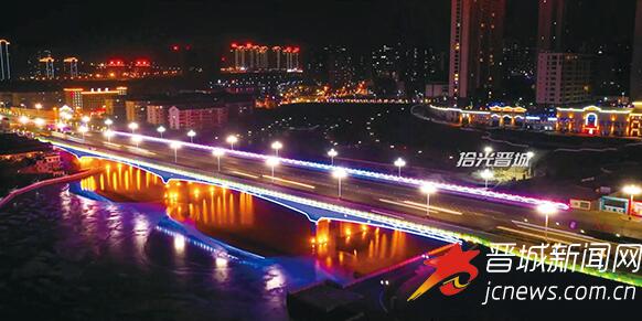 图为部分《晋城!惊艳了夜空也温暖了你我!》《我爱你,晋城》视频截图。